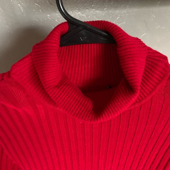 Red Turtleneck - Picture 5 of 6